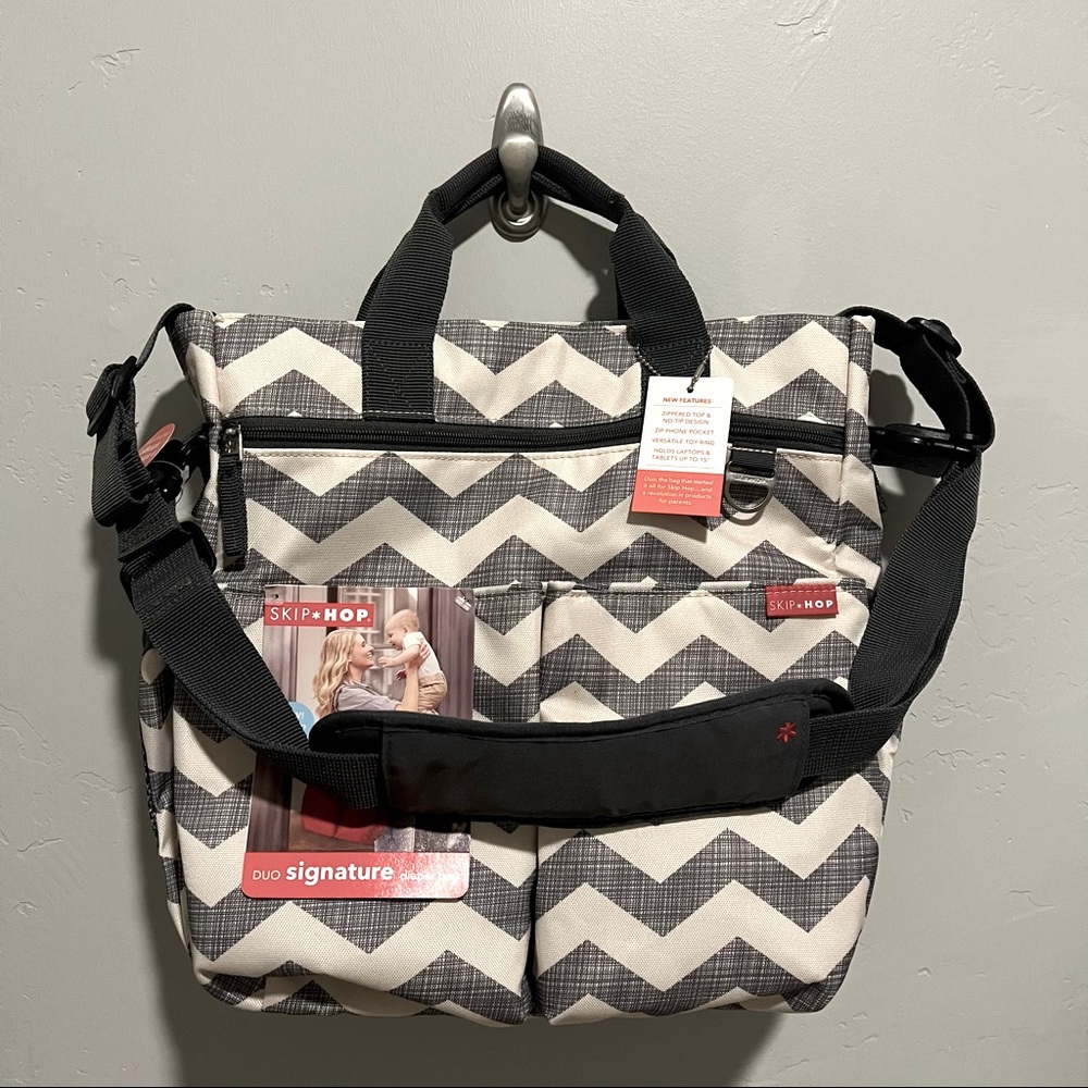 Skip hop duo signature diaper bag - Chevron NWT